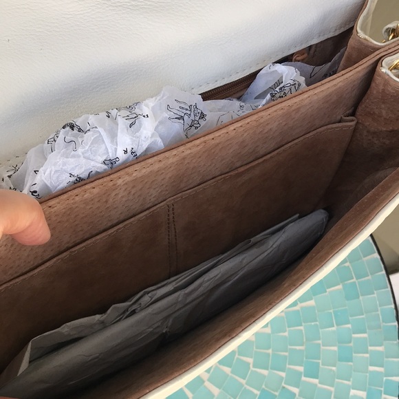 Vtg. Lederer Leather purse- Stunning! With gold threaded chain strap. Like New! - Picture 5 of 8